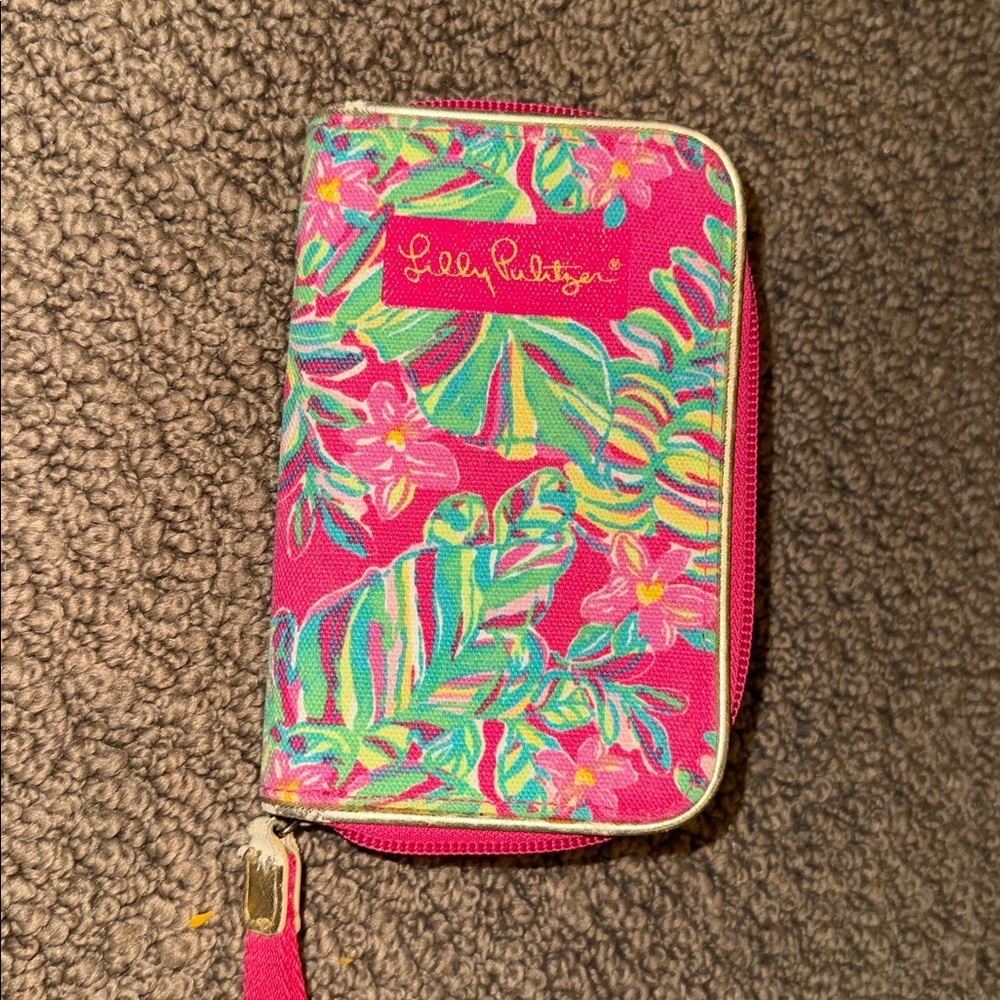 Lilly Pulitzer Carded ID Wristlet Drop Me a Line Phone Wristlet Jungle Tumble - Picture 2 of 7